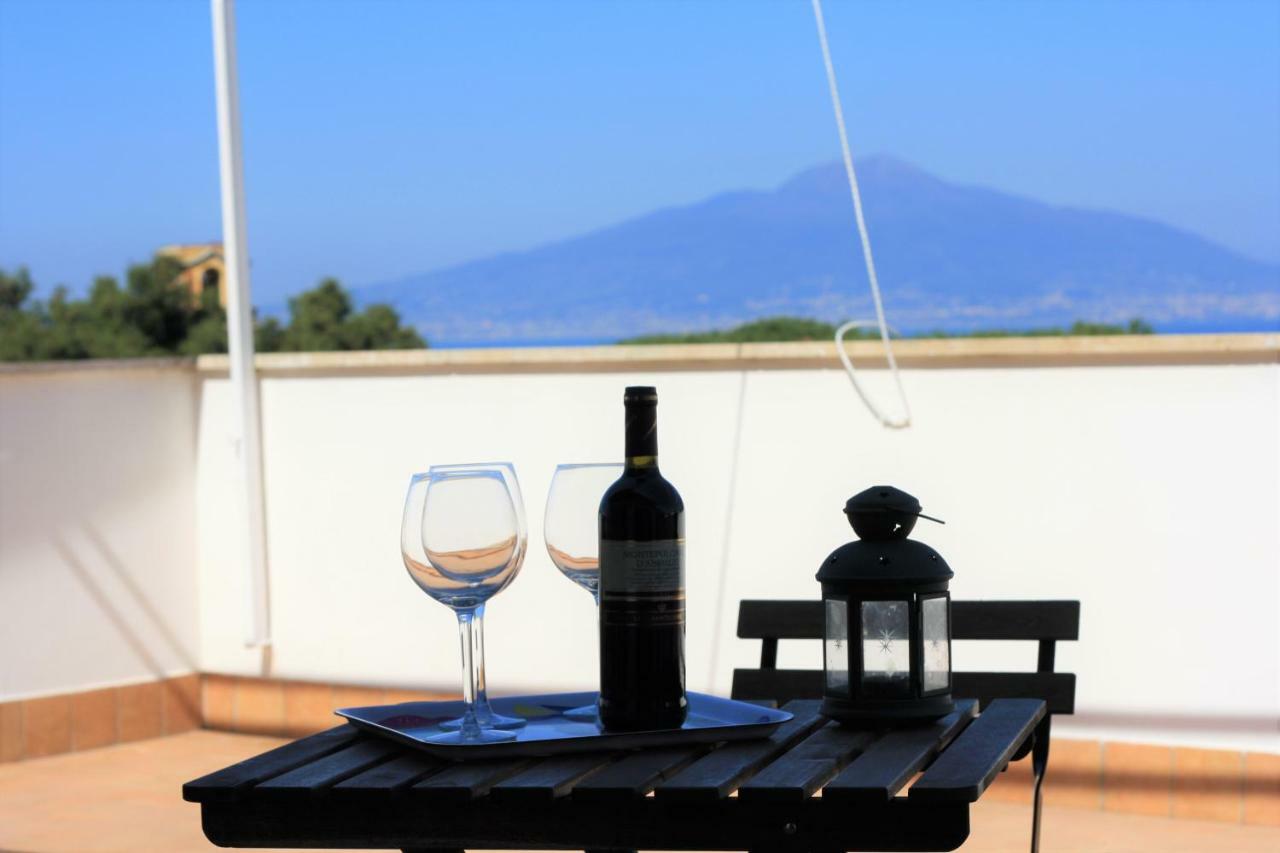 Casa Bice Amazing View Of Vesuvius Lägenhet Sorrento Exteriör bild