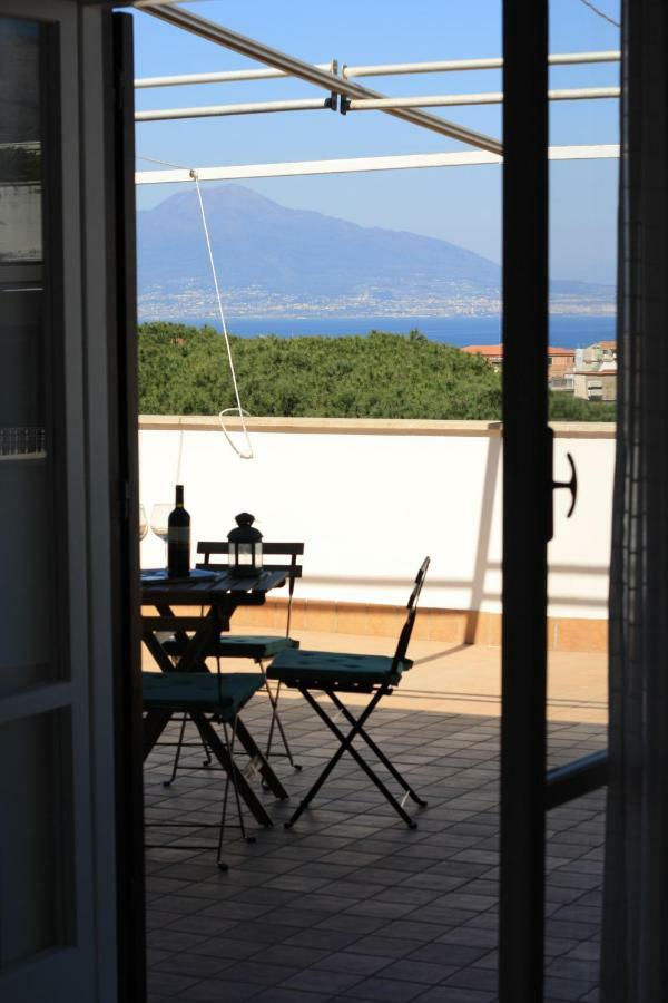 Casa Bice Amazing View Of Vesuvius Lägenhet Sorrento Exteriör bild